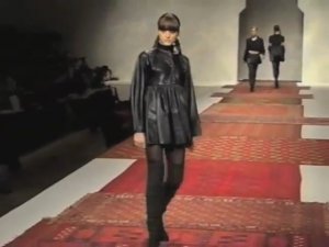 Показ женской коллекции Rifat Ozbek осень-зима 1994-1995. Часть 2.