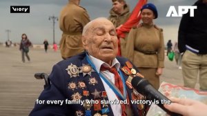 Марш победы в Нью-Йорке встретили проукраинские протестующие.