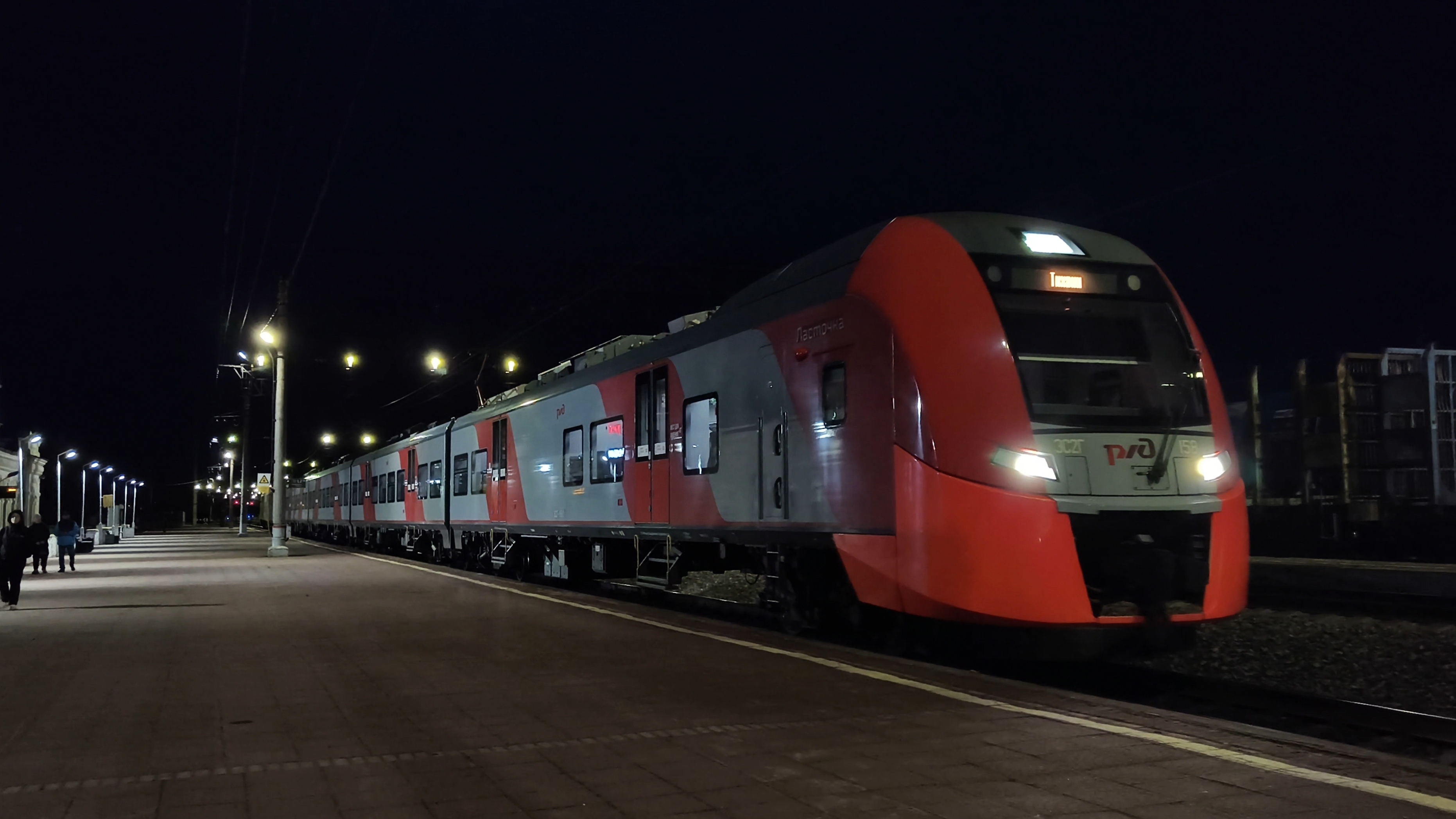 ЭС2Г 158 "Ласточка" на станции Тихвин.