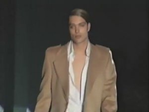 Показ женской коллекции Gucci осень-зима 1996-1997. Часть 2.