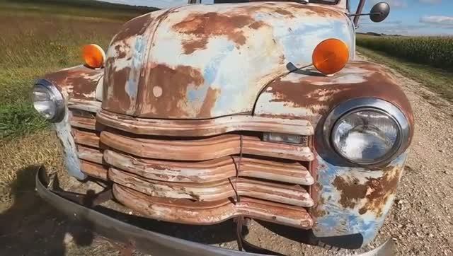 Фермерский грузовик Chevrolet 1951 года выпуска! Будет ли он работать после 30 лет долгого забвения? смотреть онлайн