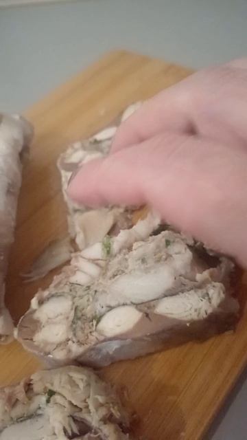 Рулет из скумбрии (с зеленью)