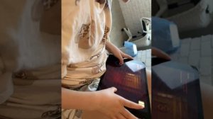 2 часть малыш в жёлтом