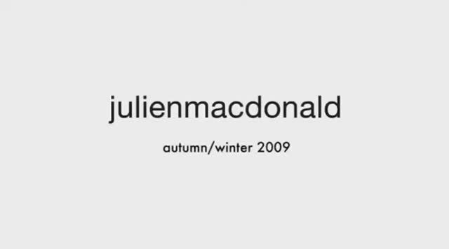 Показ женской коллекции Julien Macdonald осень-зима 2009-2010