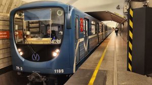 81-717.5П на станции Достоевская Лахтинско-Правобережной линии метро Санкт-Петербурга.