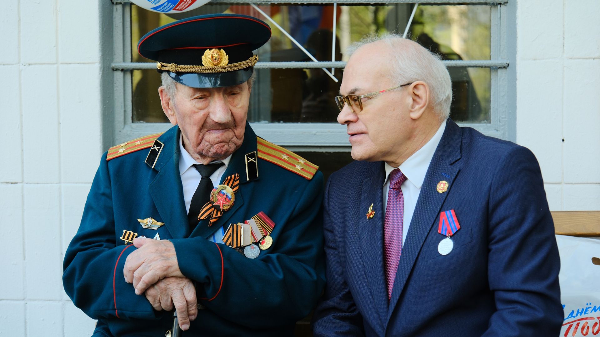 Спасибо за Победу!  Активисты и депутаты «Единой России» поздравили ветеранов ВОВ с Днем Победы