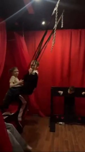 Семья арендовала загородный дом для отдыха, но внезапно оказалась в фильме «50 оттенков серого»