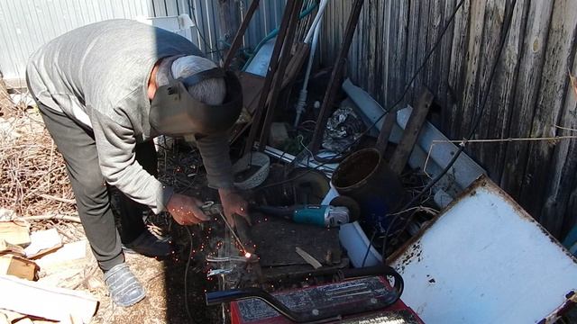 Приспособа для борьбы с одуванчиками
