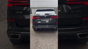Абсолютно новый BMW Х5 30iL xDrive  2025 года выпуска, в цвете «Black Saphir” на мокко салоне.