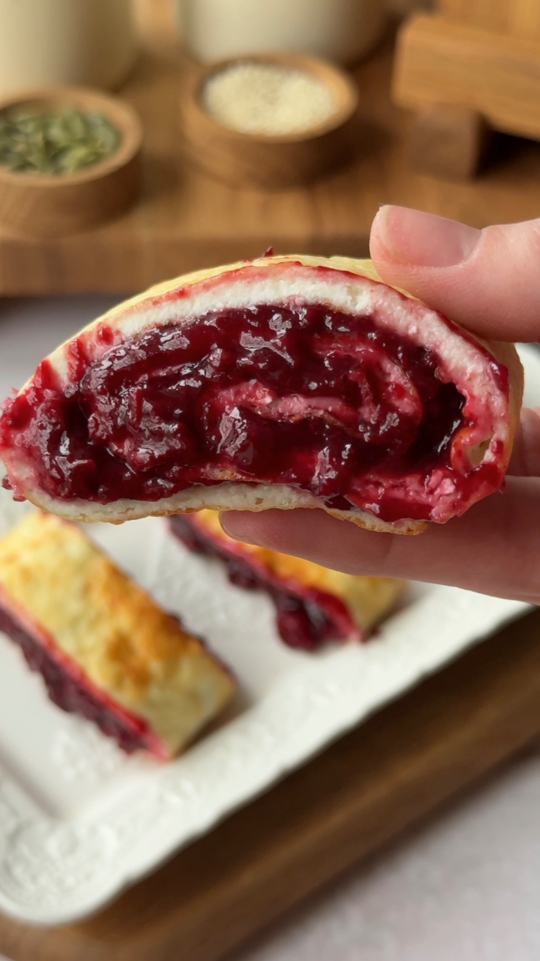 Тот самый трендовый  рецепт вишневого рулета БЕЗ МУКИ🍒
