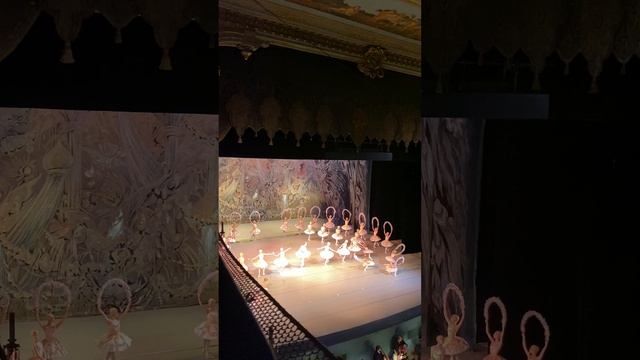 Картина «Оживленный сад» из балета Корсар