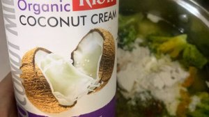 Крем-суп из брокколи и цветной капусты на кокосовых сливках