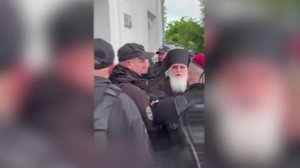 На Украине из Свято-Михайловского монастыря выгнали священнослужителей