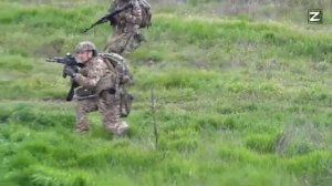 Штурмовики морской пехоты проходят подготовку.