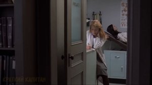 Социально замкнутый мужчина начинает встречаться с куклой