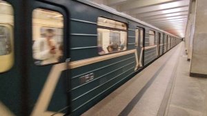 электропоезд 81-717 Номерной отправляется со станции Войковская