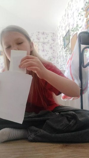убираюсь в своей комнатей