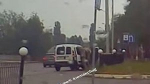 Кременчуг. Сотрудники ТЦК утрамбовали в бус случайного прохожего.
