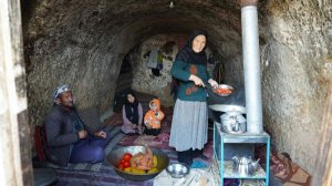 Как выживают люди в горах Афганистана без света и газа. Жизнь в пещерах