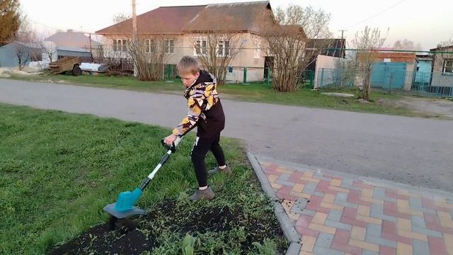 Обзор мототяпки. Деревенские будни. Посадили картошку.