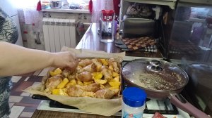 И гуляем и  готовим. Обновочки мне и дочери. Купили вкусняшку. Вкусный ужин.