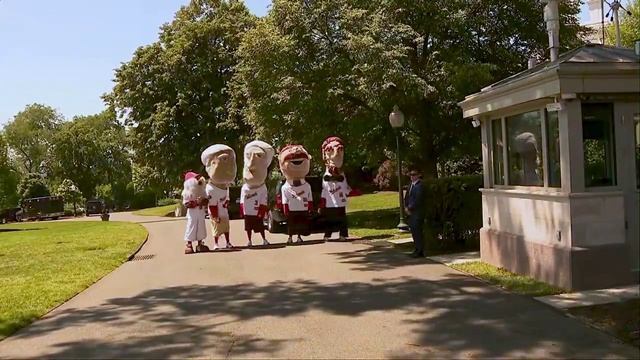 В Белом доме появились маскоты бейсбольной команды Washington Nationals