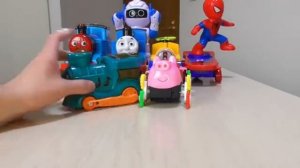 Залипательное видео для детей с конструктором. Играем с человеком пауком. #дети #видеодлядетей