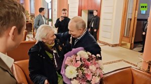Путин лично заехал за своей учительницей