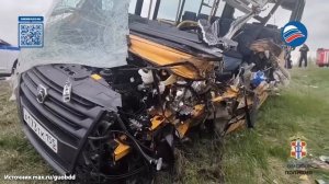 Трагедия в Омской области: школьный автобус с детьми попал в ДТП, погиб 12-летний ребёнок