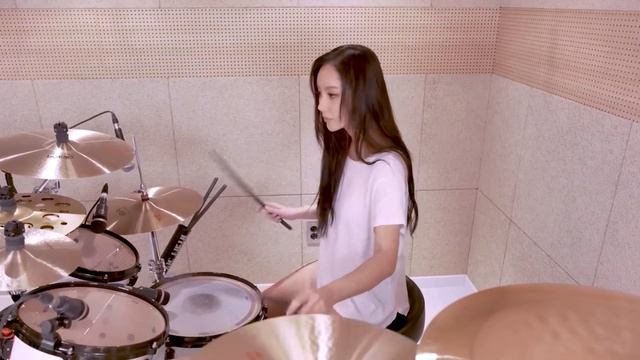 Классная БАРАБАНЩИЦА!!