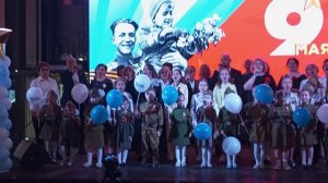 на до мною солнце светит родина моя
