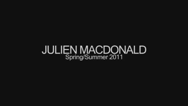Показ женской коллекции Julien Macdonald весна-лето 2011