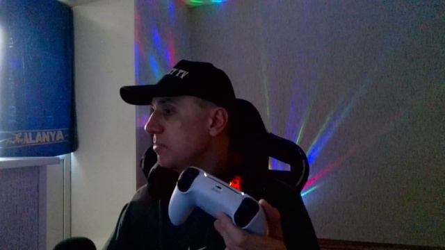 Геймпад PS4 в корпусе DualSense