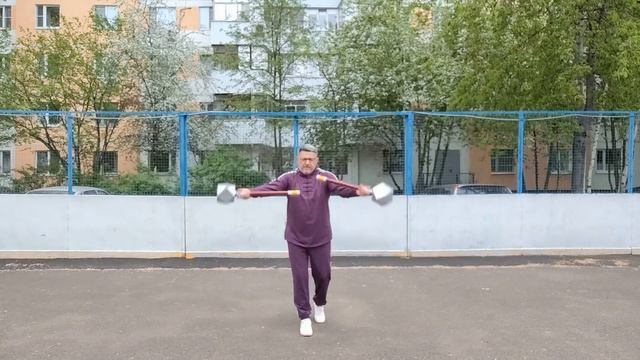 Упражнения с двуручными булавами весом 1.1 кг (25)