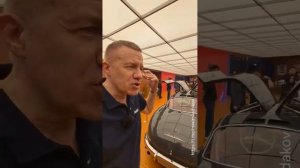 историческую экспозицию Мерседеса на автосалоне в Пекине.