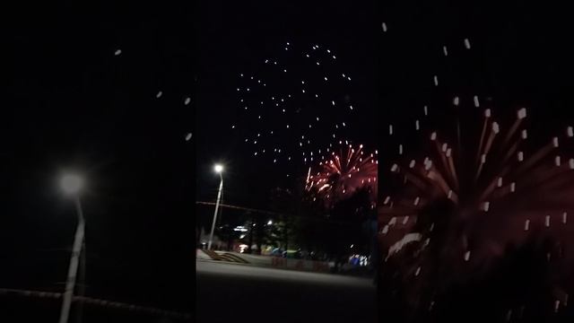 салют на 9 мая в городе в Мыски