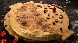 Закрытая пицца! Это невероятно вкусно.