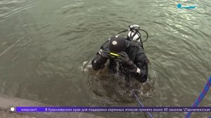 Водолазы готовят пляж в Кронштадте к новому сезону