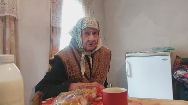 Бабушка Паша ждет родственников смотреть онлайн
