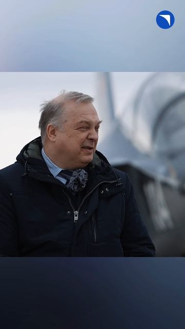 «Спустя год после первого полета над Красной площадью пролетели 50 Миг-9 и 50 Як-15»...