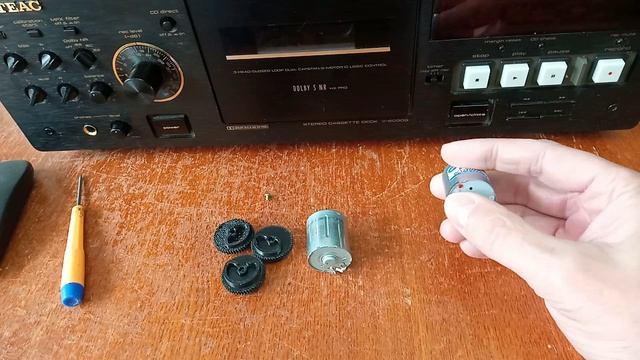 TEAC V-6030 открытие крышки кассетоприёмника.