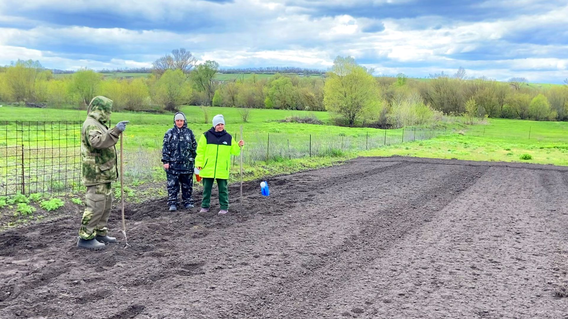 Сажаем огород и рассаду в теплицу👩🏻🌾Деревенский будни семьи👨👩👧🏡