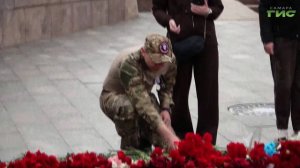 В Самаре на площади Славы возложили цветы к Вечному огню