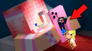 👧ЖИВЁМ В ТЕЛЕФОНЕ ДЕВУШКИ ПОКА ОНА НЕ ЗАМЕТИТ В МАЙНКРАФТ! ШЕДИ МЕН MINECRAFT