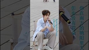 11.05.2026. 峰峰疯了Fengfeng Фэнфэн. Выступление на улице #峰峰疯了