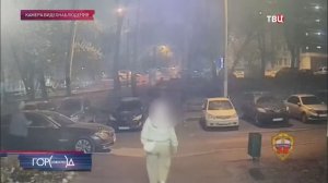 На севере Москвы мужчина разбил припаркованные автомобили