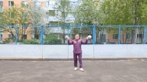 Упражнения с двуручными булавами весом 1.1 кг (26)