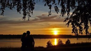 В БАГРЯНЫХ ОТБЛЕСКАХ ЗАКАТА. Стихи. В. Черноводский, муз, аранж. В. Печенкин, вокал. Л. Великанова,