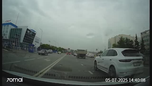 Шум дороги и мотор: Релакс-драйв по центру города смотреть онлайн