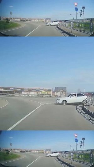 Проскочил поворот.